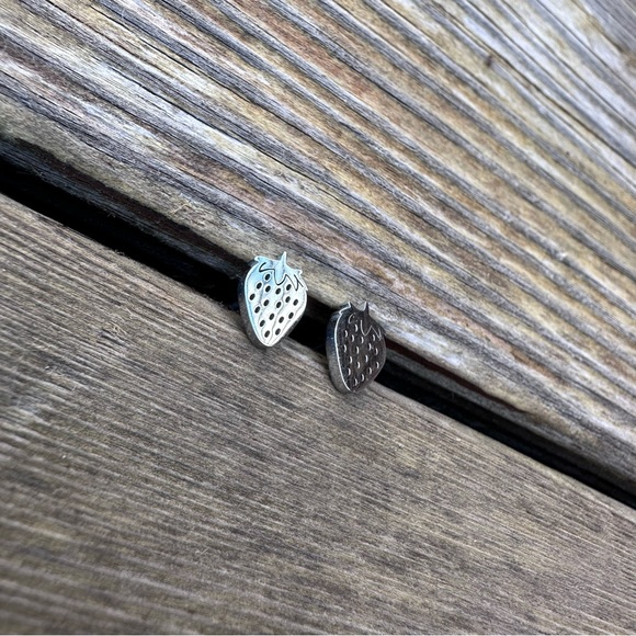 STRAWBERRY ♡ SILVER Stainless Steel Earrings GIFT - Picture 2 of 4